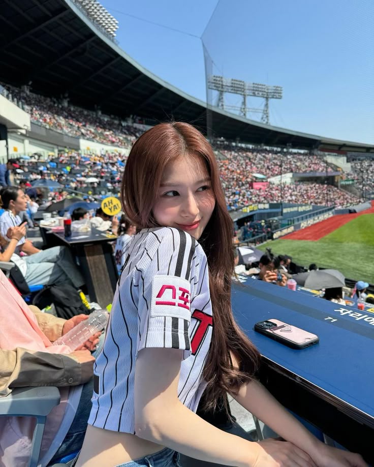 Mở khóa phong cách thường ngày của gái Nhật Sana (TWICE)