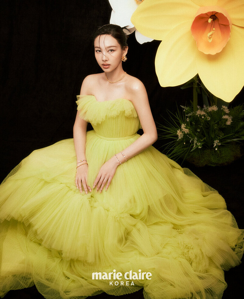 Nayeon x SWAROVSKI. Ảnh: marie claire
