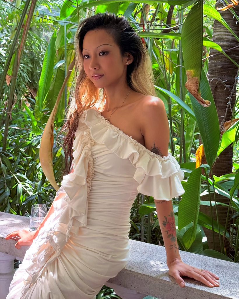 Ảnh: @justsuboi - 5 gợi ý váy đầm dự tiệc màu sáng da cho nàng da ngăm
