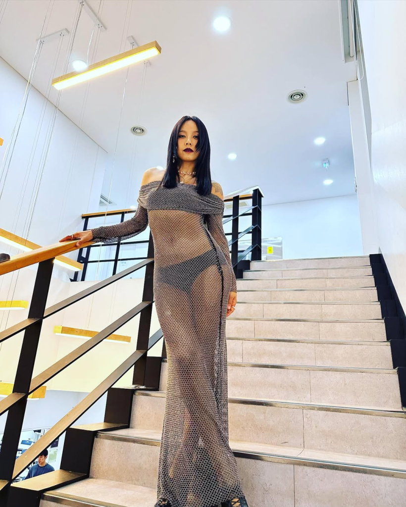 Tinh thần thời trang Boho-chic tự do nhưng vẫn tinh tế khó bì của nữ thần Lee Hyori