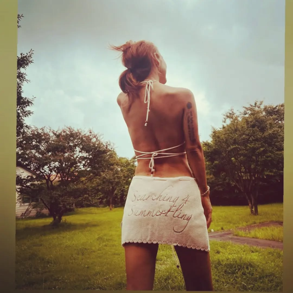 Tinh thần thời trang Boho-chic tự do nhưng vẫn tinh tế khó bì của nữ thần Lee Hyori