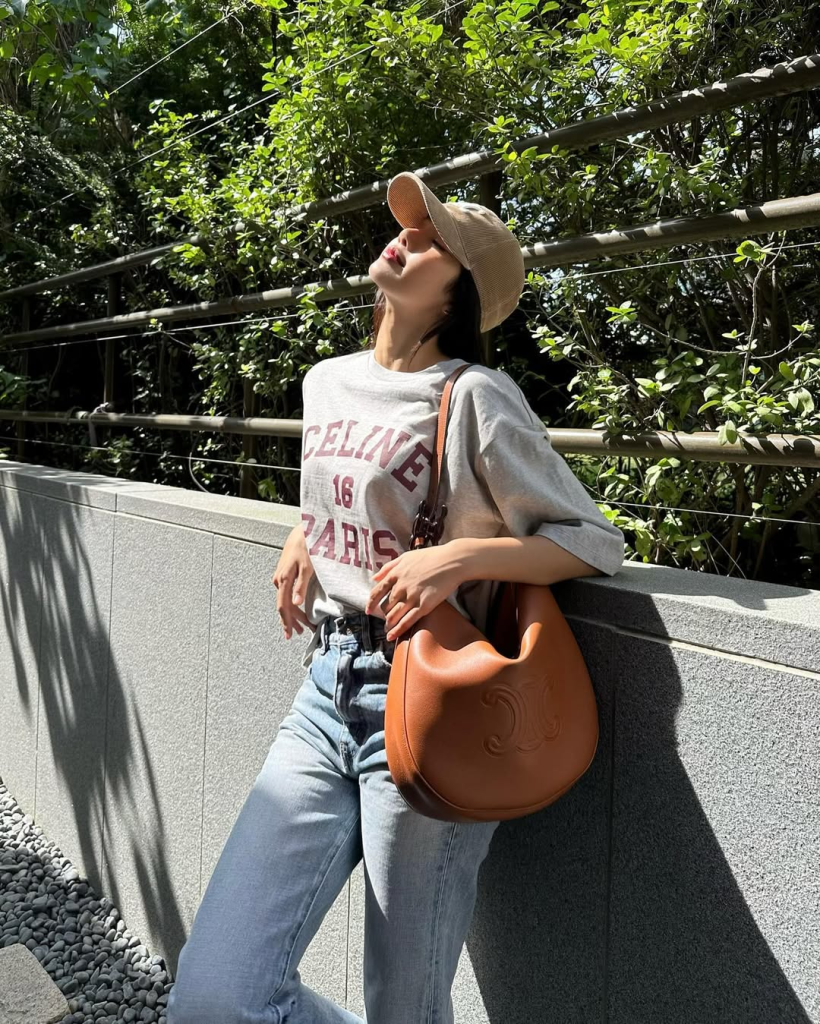 Cách LISA (BLACKPINK) phối mũ lưỡi trai Snapback dẫn đầu xu hướng Street Style