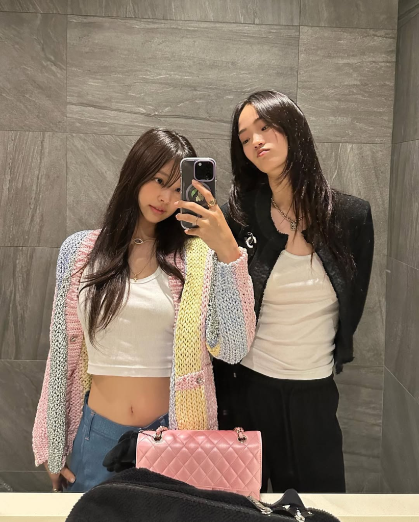 Jennie x Calvin Klein. Ảnh: @jennierubyjane - Thần thái "bạch nguyệt quang" của JENNIE (BLACKPINK) khi diện các kiểu áo màu trắng