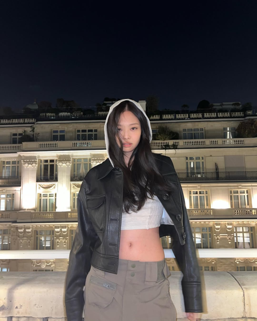 Thần thái "bạch nguyệt quang" của JENNIE (BLACKPINK) khi diện các kiểu áo màu trắng