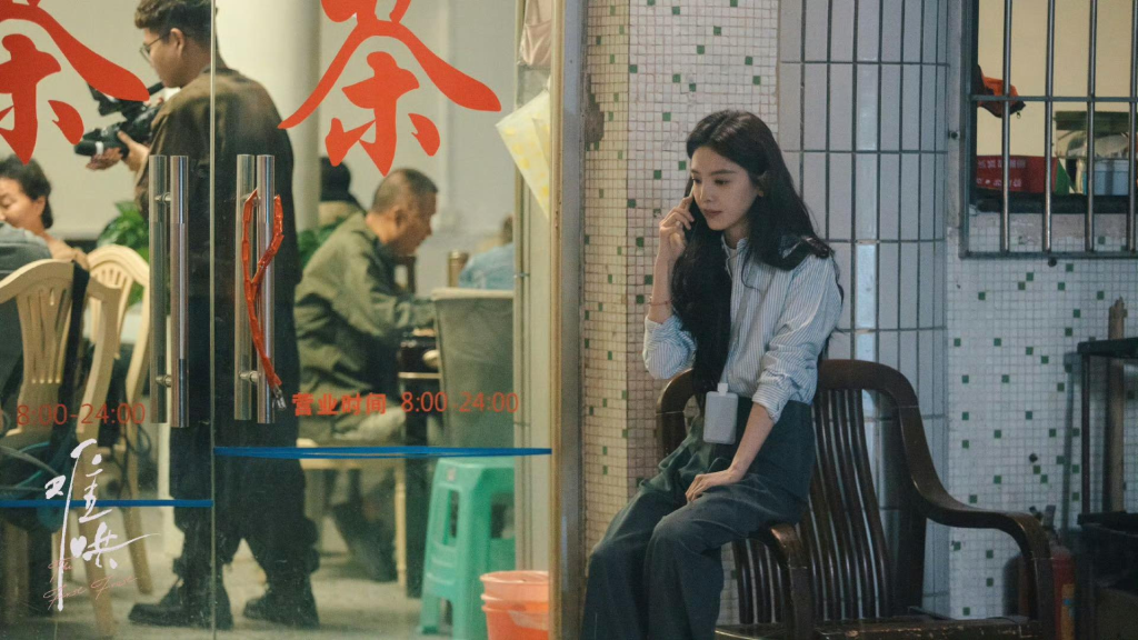 Cách diện quần ống rộng thoải mái mà vẫn thanh lịch như nữ chính phim "Khó Dỗ Dành"