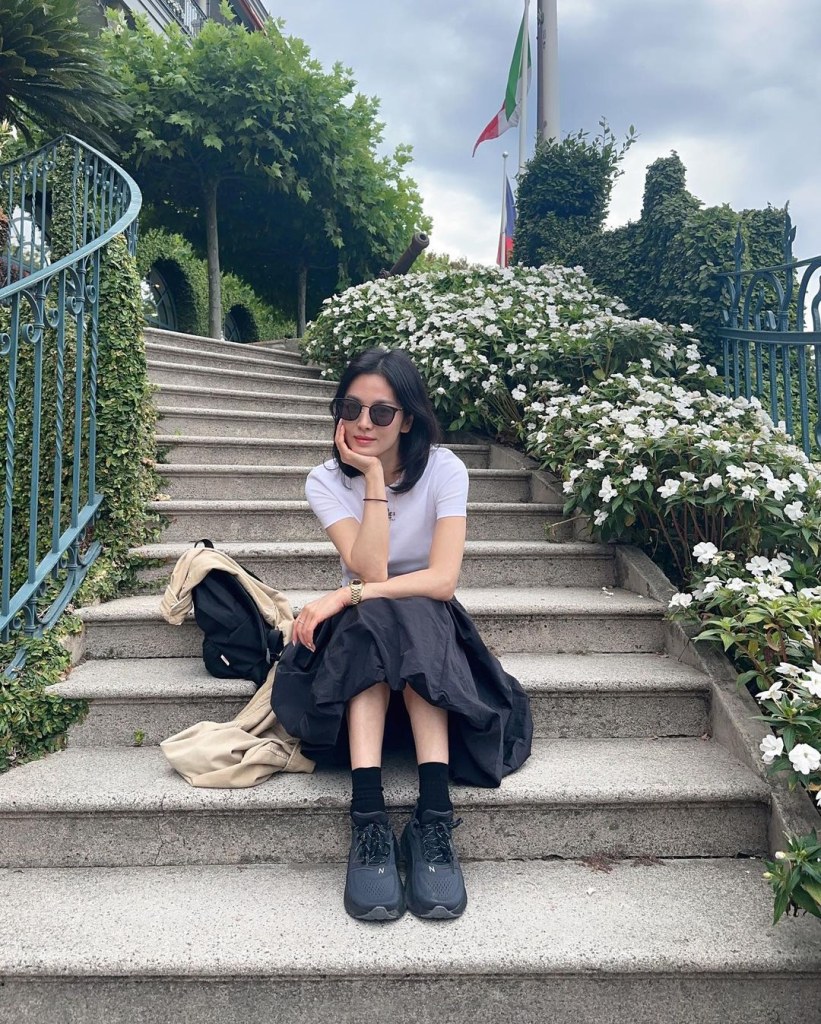 Bí quyết hack tuổi khi phối đồ oversize cho quý cô U40
