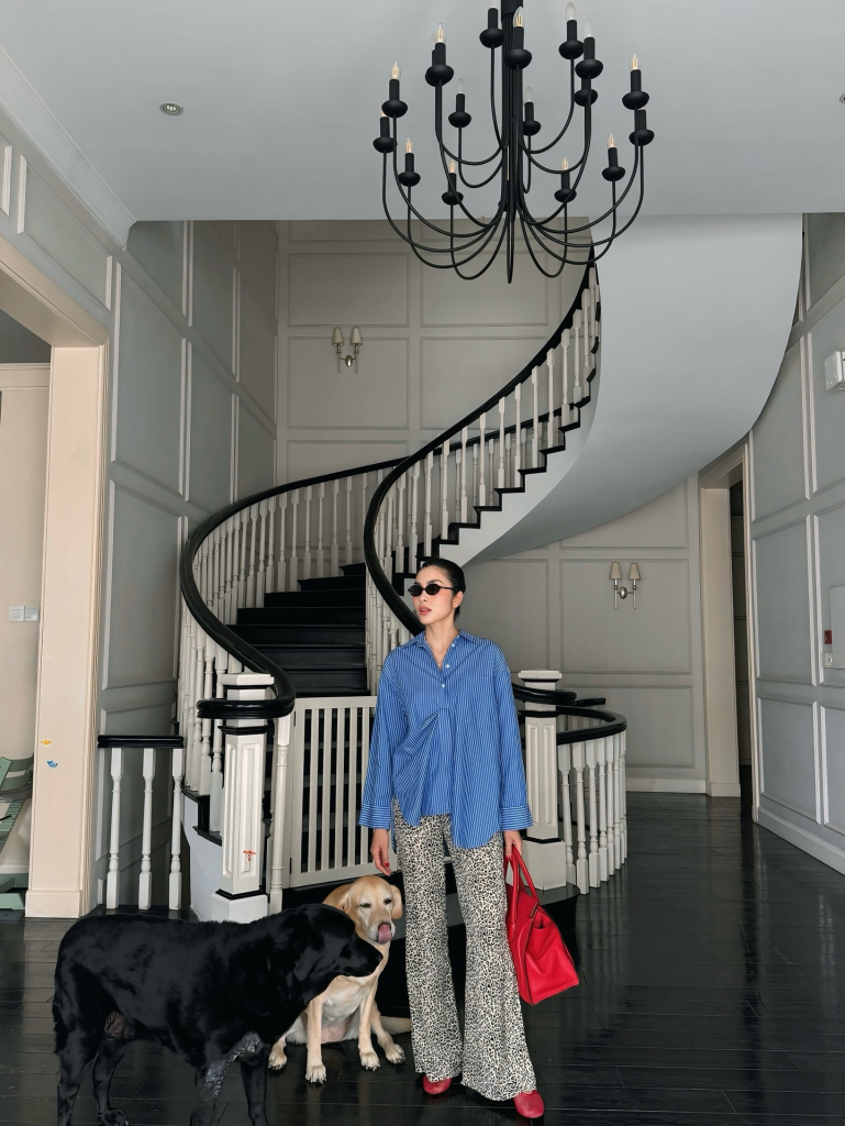 Bí quyết hack tuổi khi phối đồ oversize cho quý cô U40
