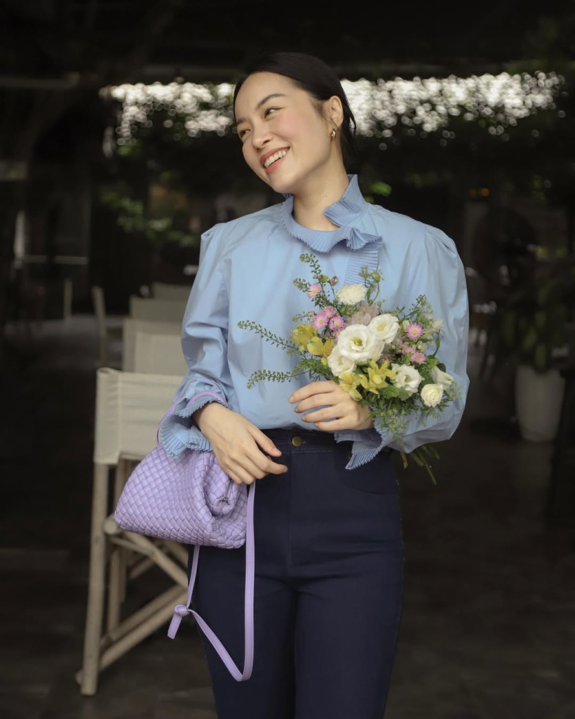 Ảnh: @lehatruc Gợi ý loạt bản phối quần jeans không bao giờ lỗi mốt cho nàng công sở