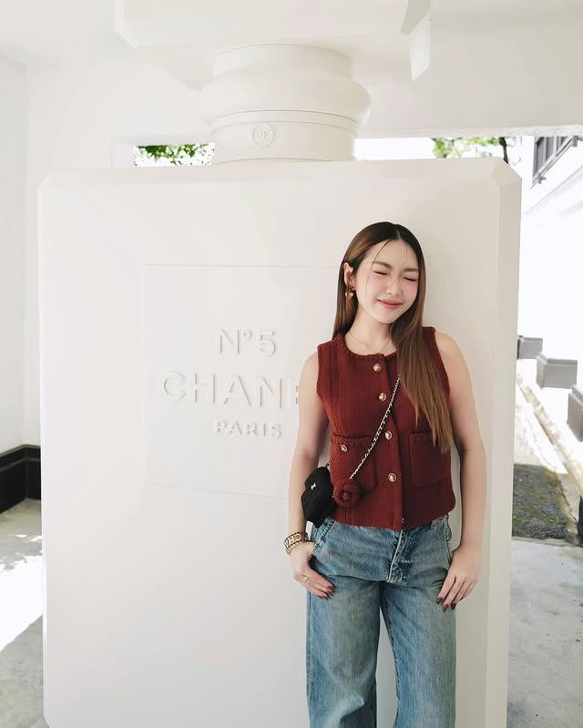 Ảnh: @bychloenguyen Gợi ý loạt bản phối quần jeans không bao giờ lỗi mốt cho nàng công sở