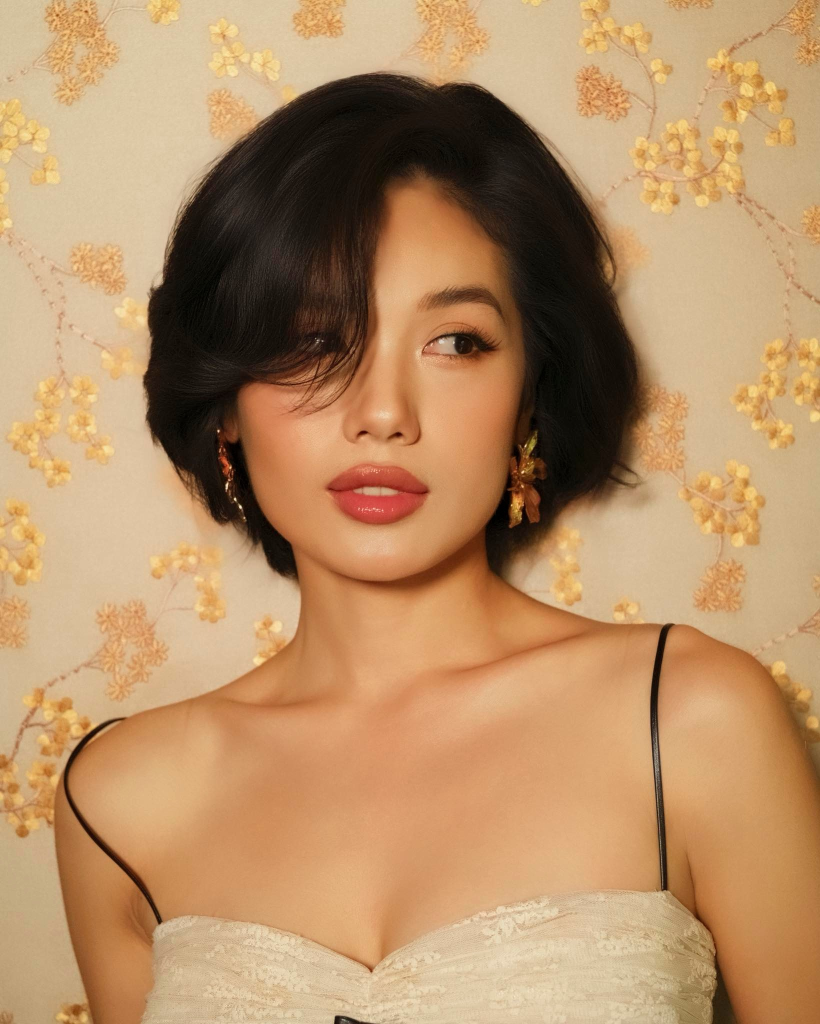 Sức hút thời trang quyến rũ của "nữ tiếp viên hàng không" hot không kém Kaity Nguyễn trong phim "Tử chiến trên không"