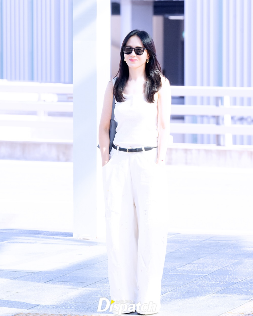 Thời trang sân bay thanh lịch đáng học hỏi của quý cô Son Ye Jin