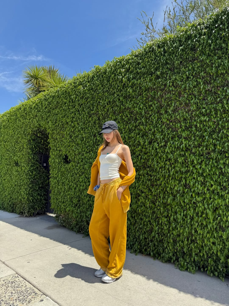 Thời trang nghỉ dưỡng chuẩn "chill girl" như LISA (BLACKPINK)