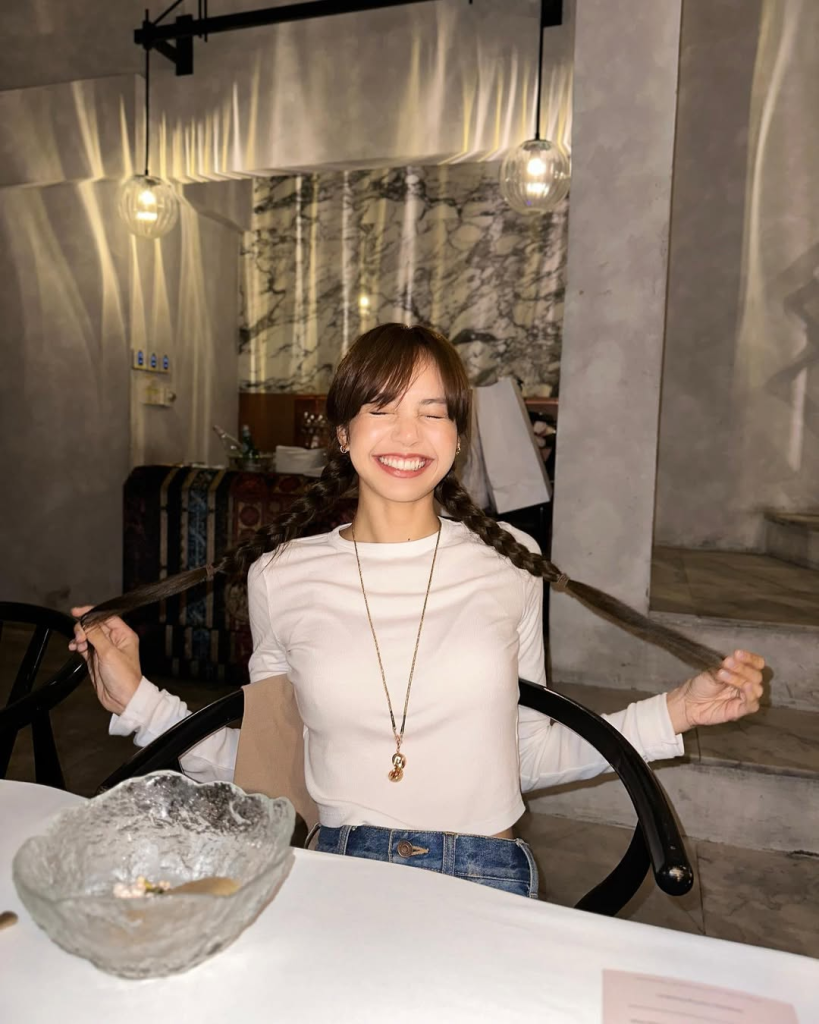 Thời trang nghỉ dưỡng chuẩn "chill girl" như LISA (BLACKPINK)