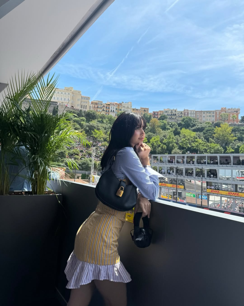 Thời trang nghỉ dưỡng chuẩn "chill girl" như LISA (BLACKPINK)