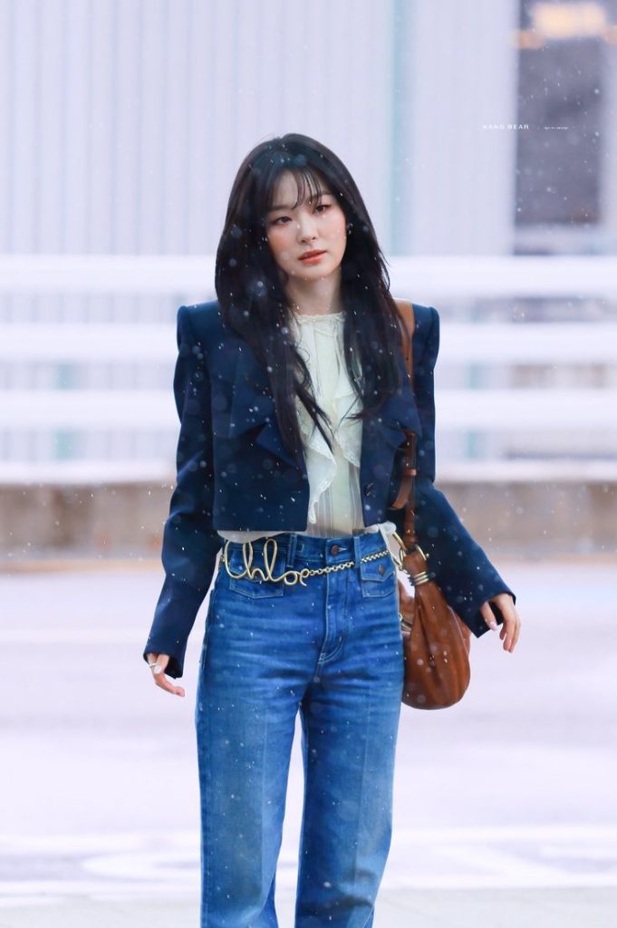 Seulgi (Red Velvet) luôn được biết đến với các kiểu trang phục phối cùng với quần dài. Ảnh: internet.