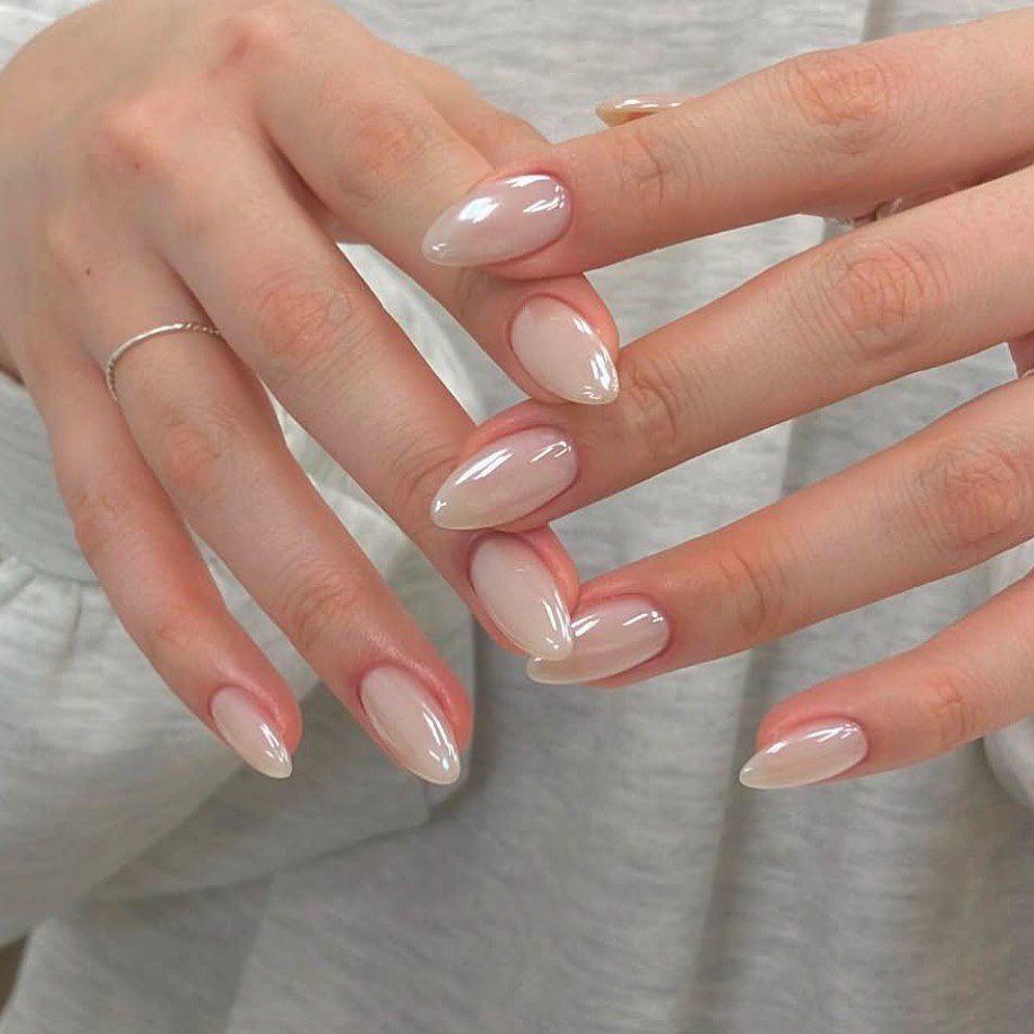 Ưu tiên các tông nude, hồng nhạt hoặc pastel. Ảnh: internet.