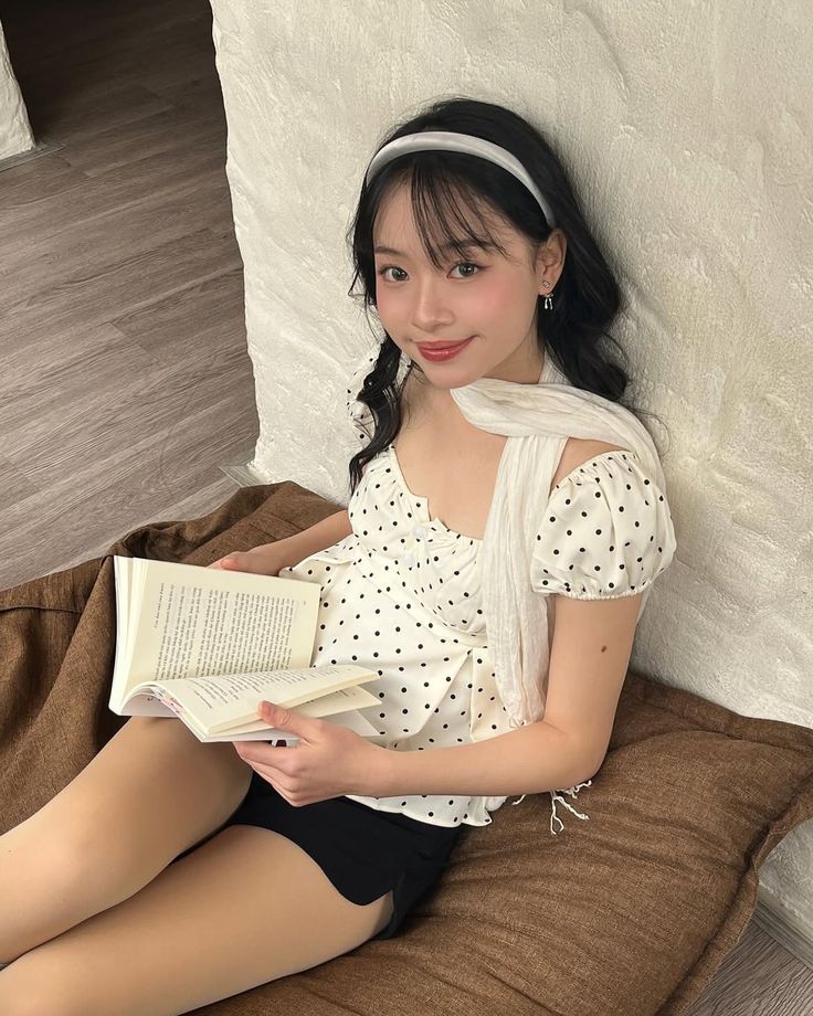 Họa tiết chấm bi luôn là biểu tượng của sự cổ điển và nữ tính. Ảnh: internet.