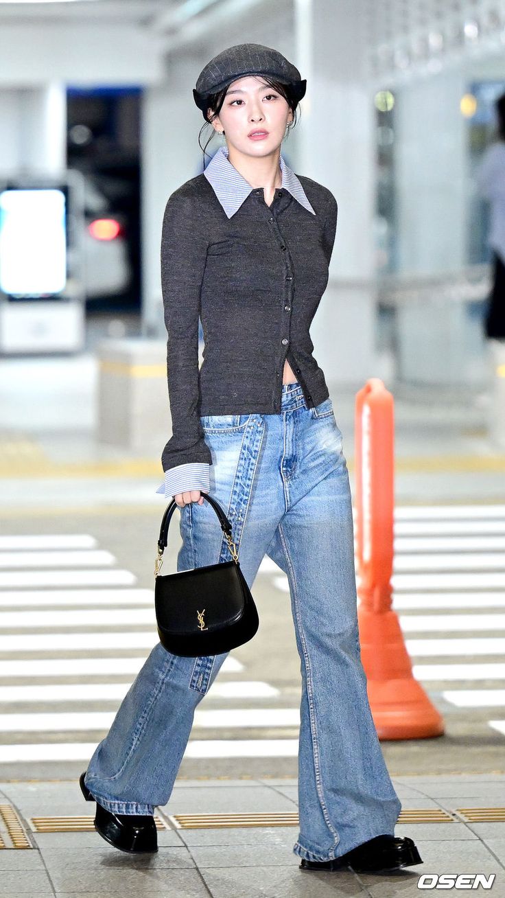 Seulgi (Red Velvet) luôn được biết đến với các kiểu trang phục phối cùng với quần dài. Ảnh: internet.