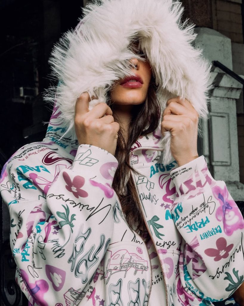 Chi tiết tinh tế là điểm nhấn giúp outfit thường ngày trở nên khác biệt. Ảnh: ACFC.