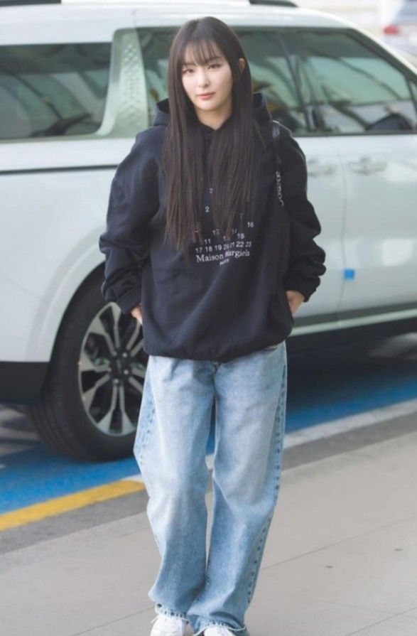 Seulgi (Red Velvet) luôn được biết đến với các kiểu trang phục phối cùng với quần dài. Ảnh: internet.