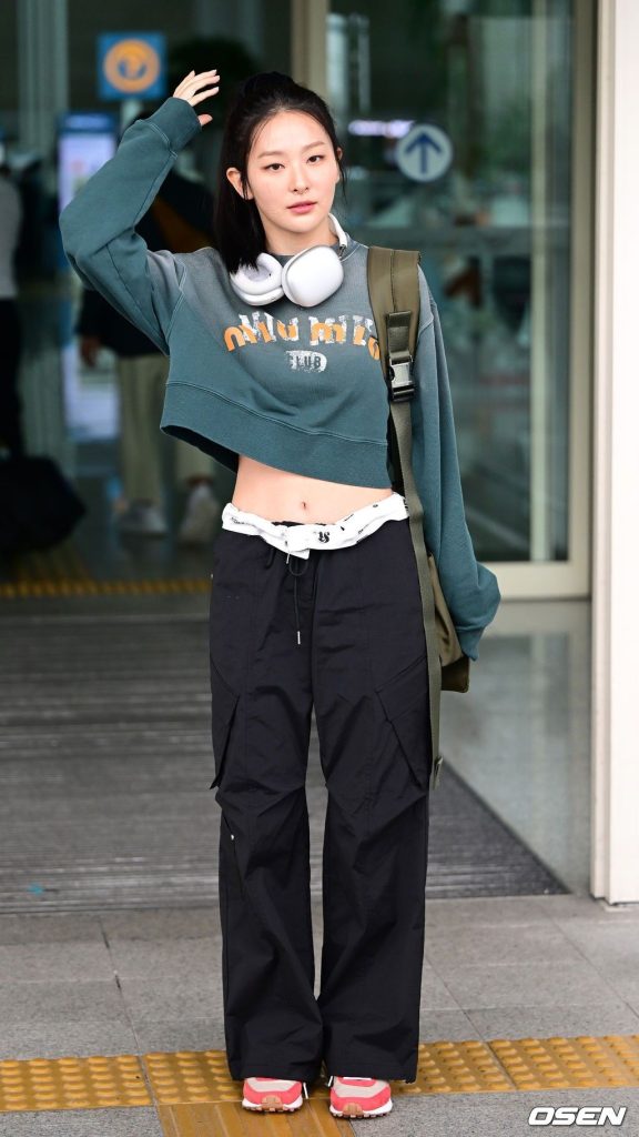 Seulgi (Red Velvet) luôn được biết đến với các kiểu trang phục phối cùng với quần dài. Ảnh: internet.