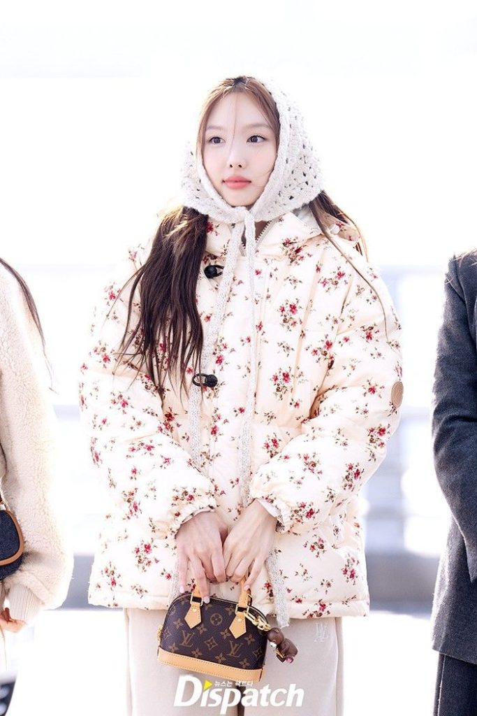 Đồ mùa đông của nàng Nayeon mỗi khi xuất hiện ở sân bay luôn khiến fan và cả nonfan nhốn nháo vì quá đáng yêu. Ảnh: internet.