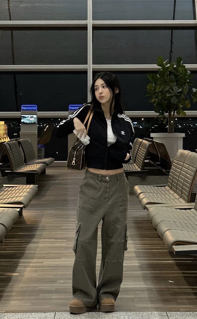 Cách phối outfit cùng áo khoác kiểu dáng thể thao. Ảnh: internet.