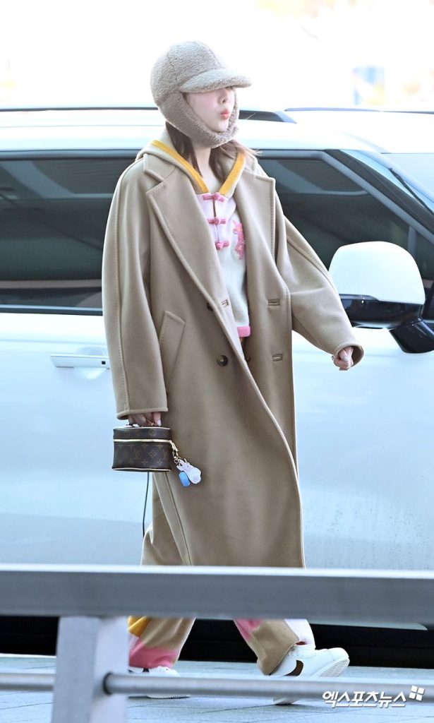 Đồ mùa đông của nàng Nayeon mỗi khi xuất hiện ở sân bay luôn khiến fan và cả nonfan nhốn nháo vì quá đáng yêu. Ảnh: internet.