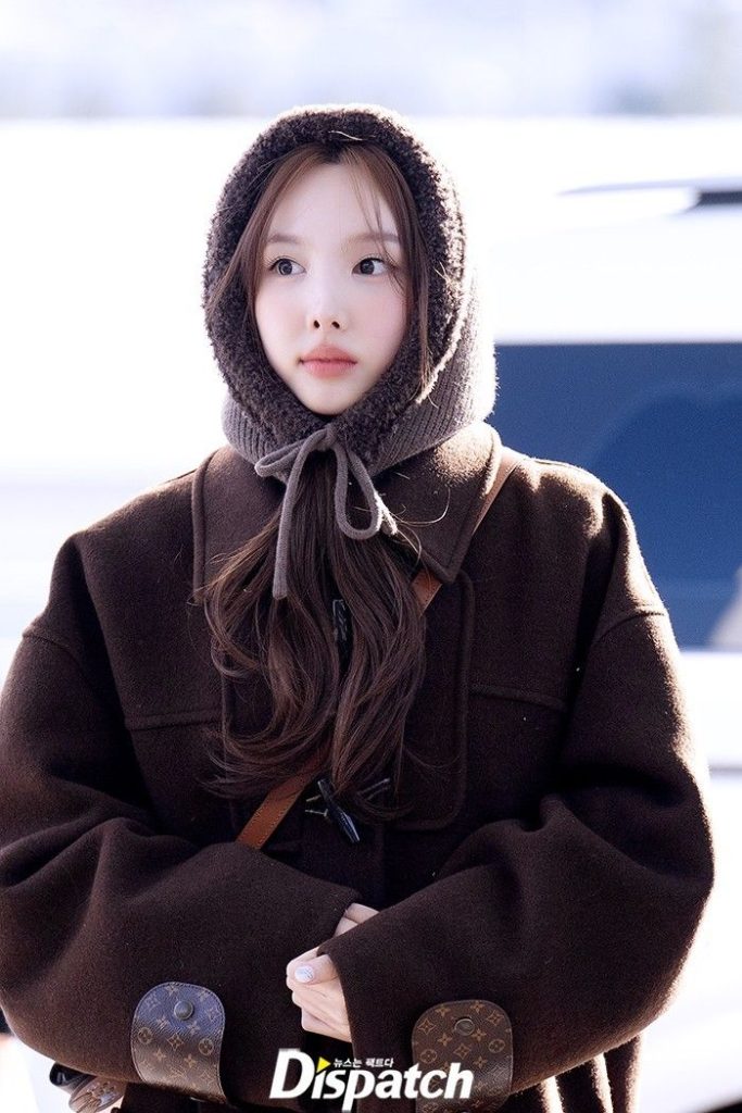 Đồ mùa đông của nàng Nayeon mỗi khi xuất hiện ở sân bay luôn khiến fan và cả nonfan nhốn nháo vì quá đáng yêu. Ảnh: internet.