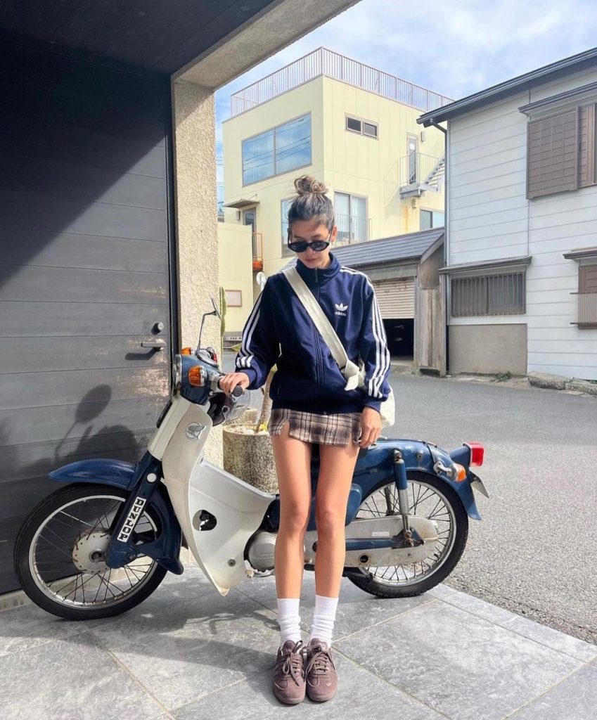 Cách phối outfit cùng áo khoác kiểu dáng thể thao. Ảnh: internet.