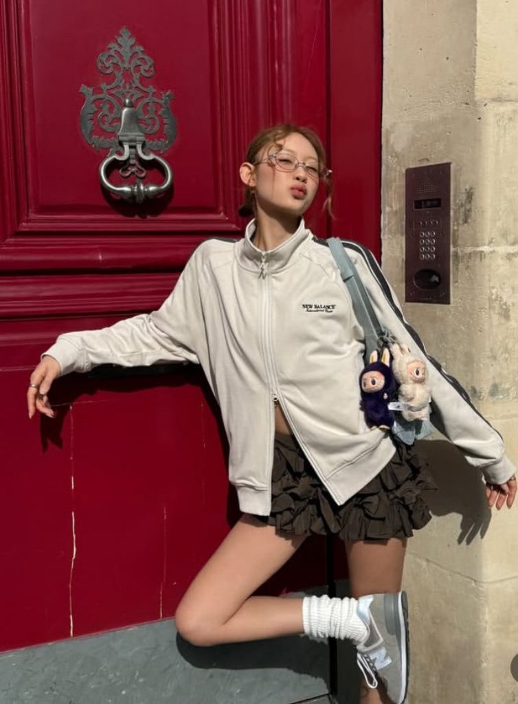 Cách phối outfit cùng áo khoác kiểu dáng thể thao. Ảnh: internet.
