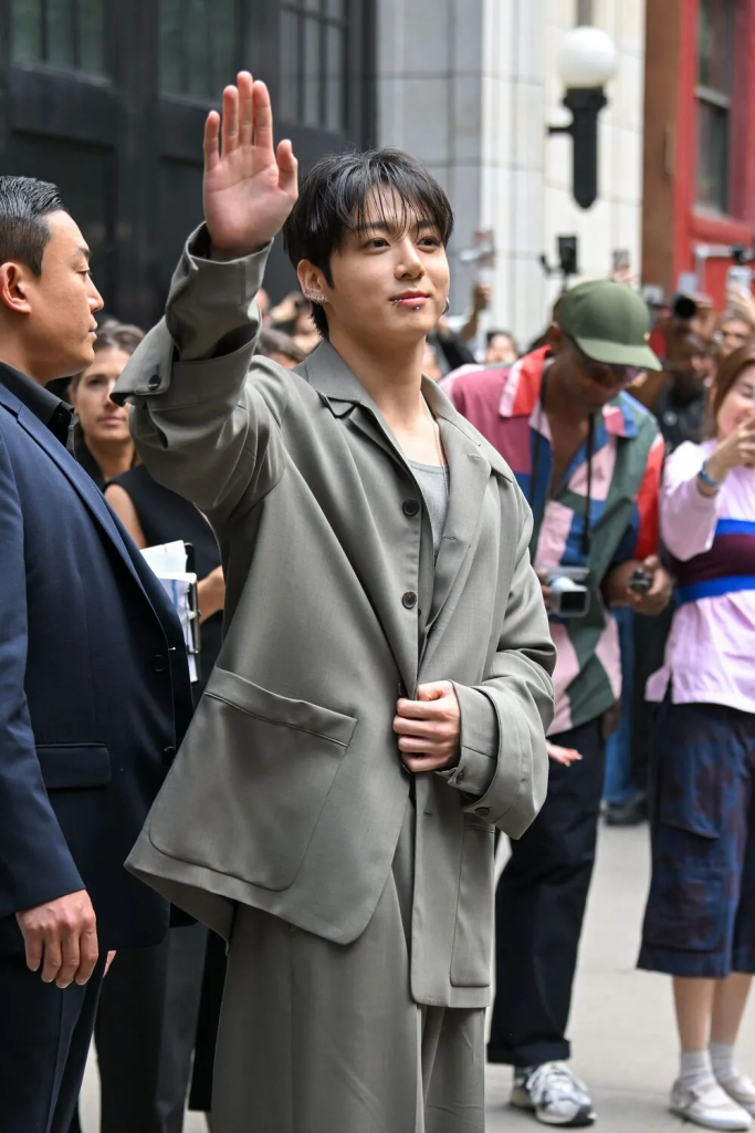 Jung Kook (BTS) bùng nổ visual tại show diễn Calvin Klein ở New York
