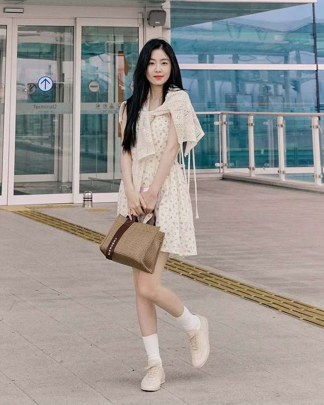 Thời trang sân bay của Irene chính là "sách mẫu" phối đồ streetstyle chuẩn xu hướng