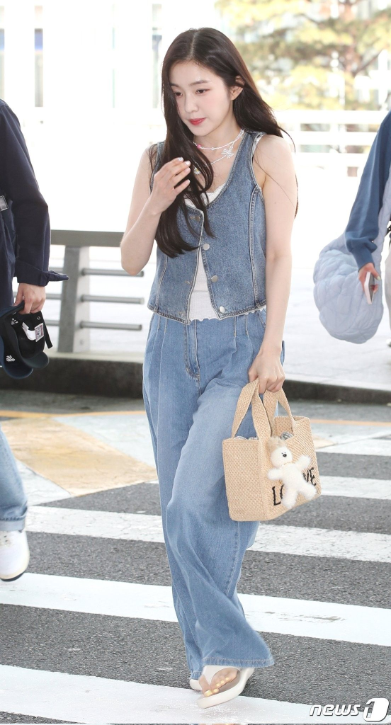 Thời trang sân bay của Irene chính là "sách mẫu" phối đồ streetstyle chuẩn xu hướng