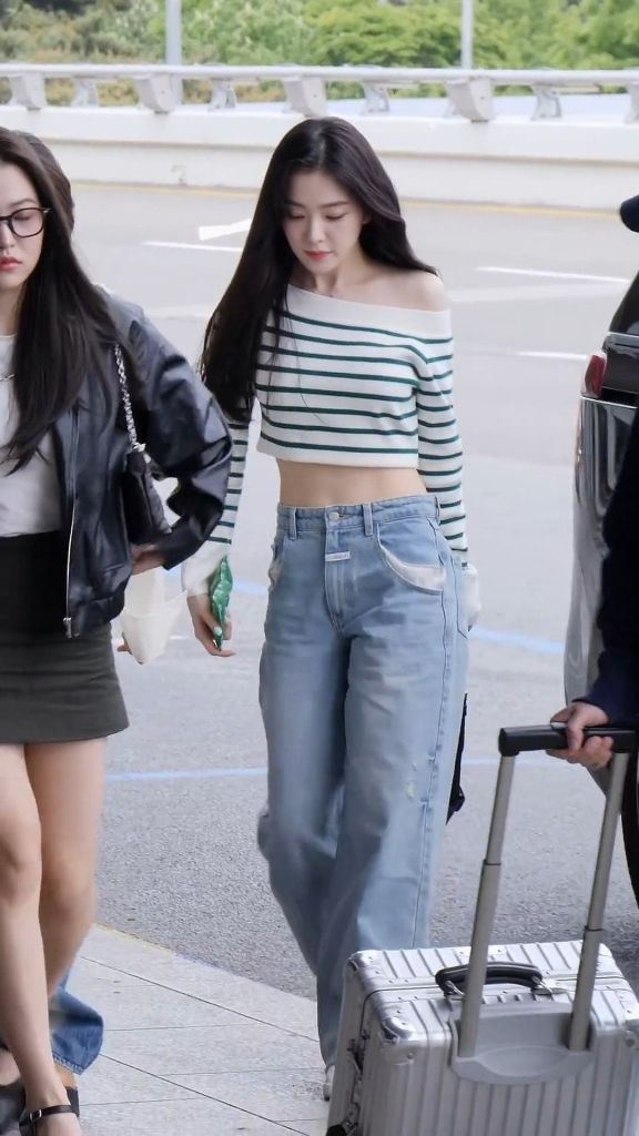 Thời trang sân bay của Irene chính là "sách mẫu" phối đồ streetstyle chuẩn xu hướng