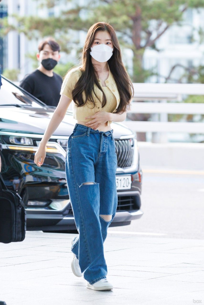 Thời trang sân bay của Irene chính là "sách mẫu" phối đồ streetstyle chuẩn xu hướng