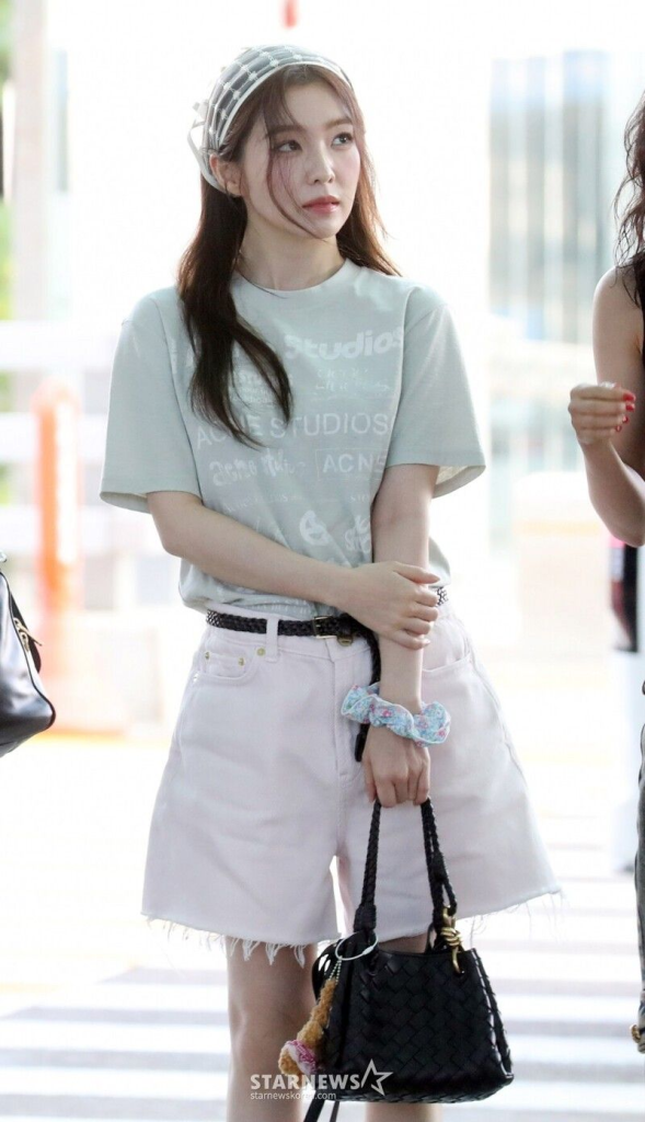 Thời trang sân bay của Irene chính là "sách mẫu" phối đồ streetstyle chuẩn xu hướng