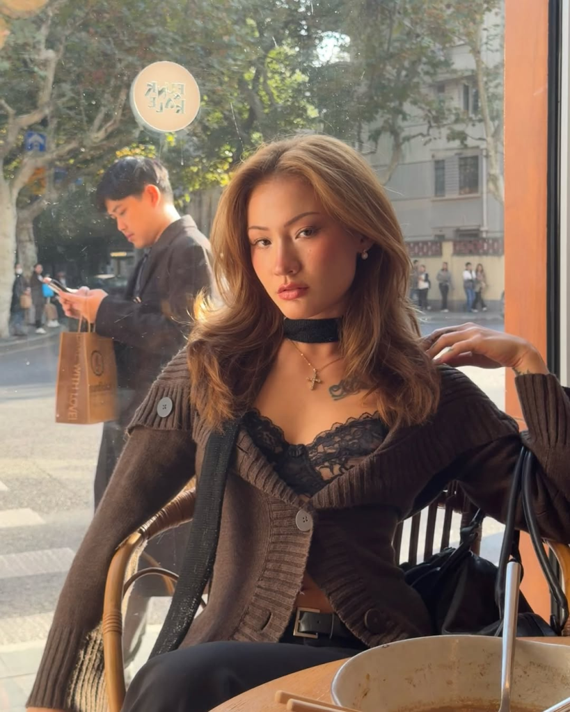 Xu hướng "diện đồ ngủ ra đường" và cách các nàng IT-girl nâng tầm diện mạo thư giãn