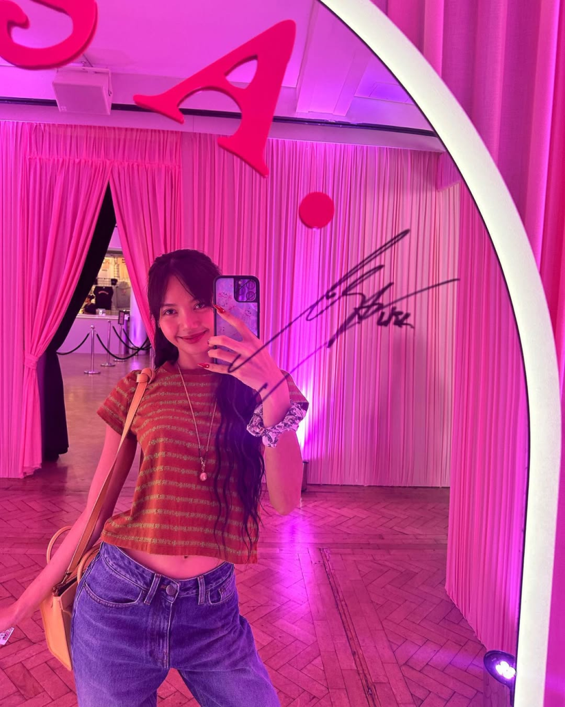 LISA (BLACKPINK) và niềm đam mê diện áo thun baby tee, mix&match kiểu gì cũng xinh