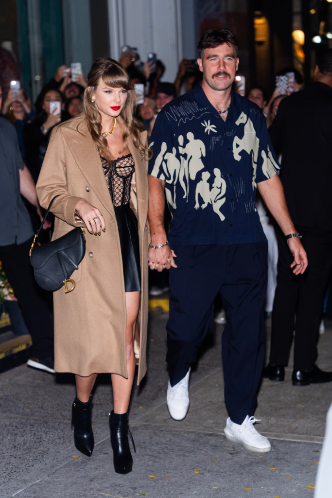 Thời trang quảng bá chuẩn style quý cô quyến rũ cho “Showgirl era” của Taylor Swift