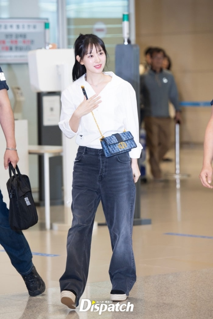 Những lần Kim Ji Won diện áo sơ mi đơn giản vẫn đủ gây thương nhớ
