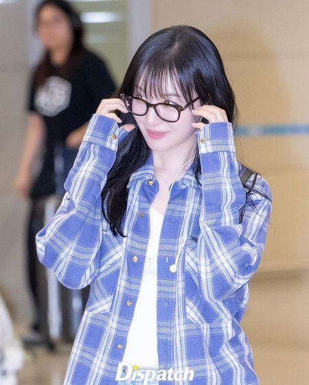 Những lần Kim Ji Won diện áo sơ mi đơn giản vẫn đủ gây thương nhớ