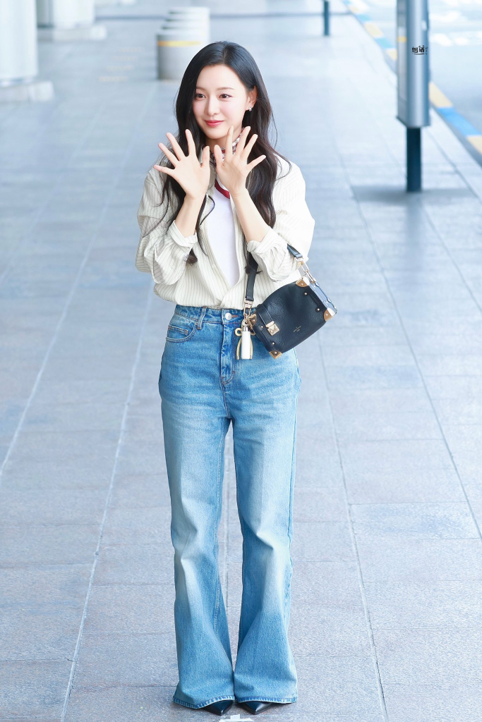 Những lần Kim Ji Won diện áo sơ mi đơn giản vẫn đủ gây thương nhớ