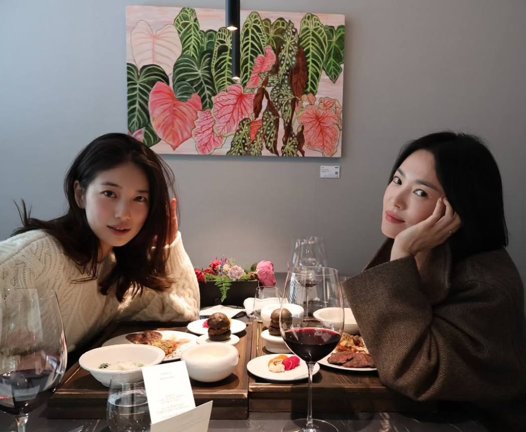 Cặp bạn thân Song Hye Kyo - Suzy và phong cách đời thường "10 phân vẹn 10"