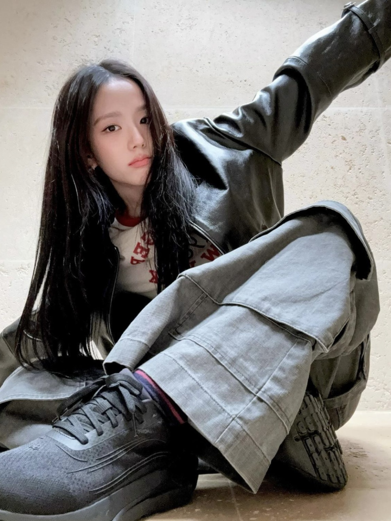 JISOO (BLACKPINK) và cẩm nang thời trang thu đông cực xinh, dễ ứng dụng