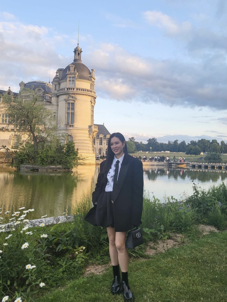 Học hội "tình đầu quốc dân" Hàn diện blazer đệm vai đẹp sang đáng ngưỡng mộ