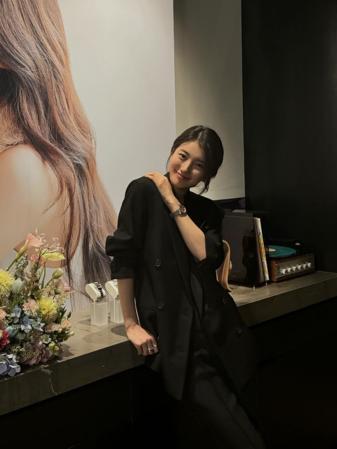Học hội "tình đầu quốc dân" Hàn diện blazer đệm vai đẹp sang đáng ngưỡng mộ