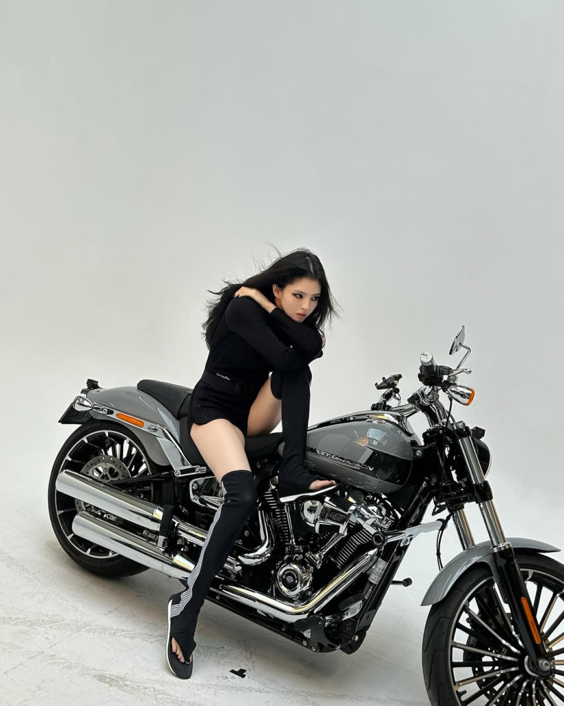 Soi gu thời trang streetstyle cực chất của gái đẹp "hệ chiến" Han So Hee