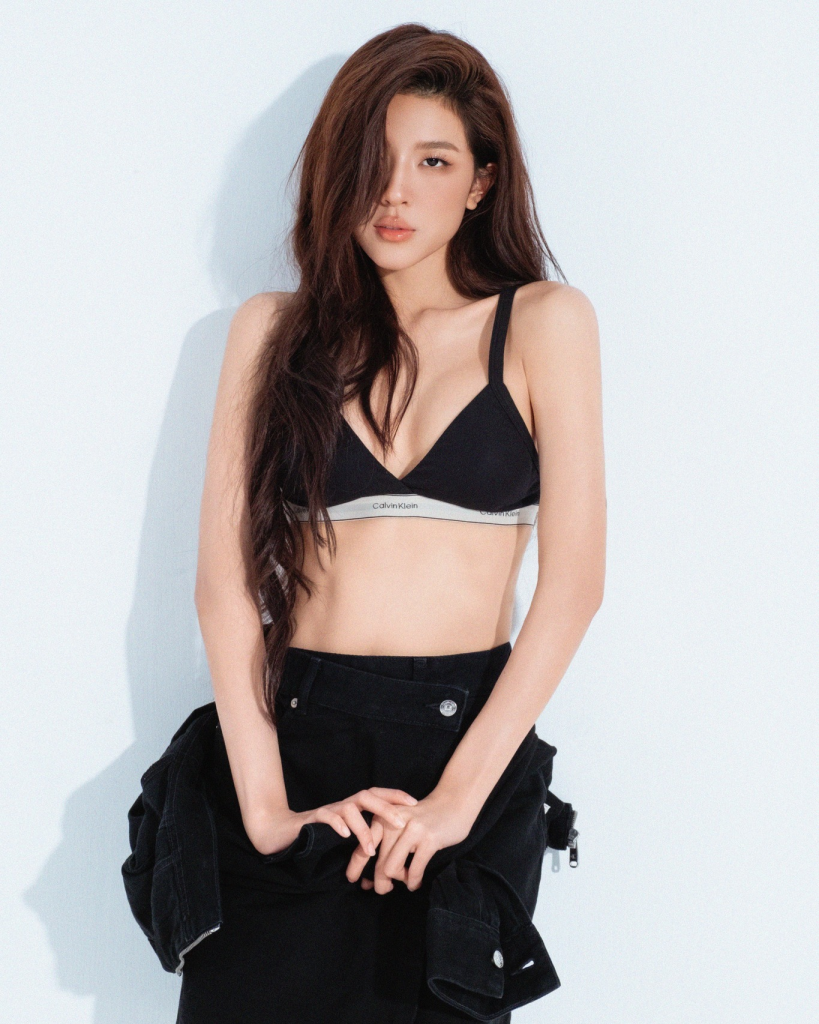 Các "Em xinh say hi" dẫn đầu phong cách sporty-chic