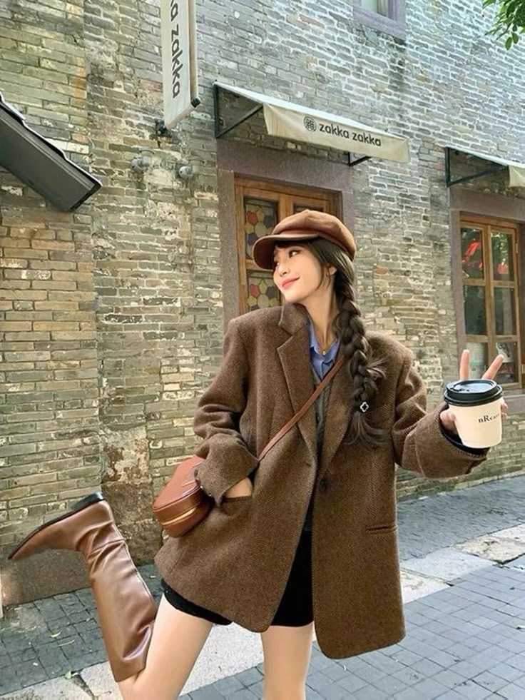 Các mẫu áo khoác nâu hiện đại dành cho nam và nữ